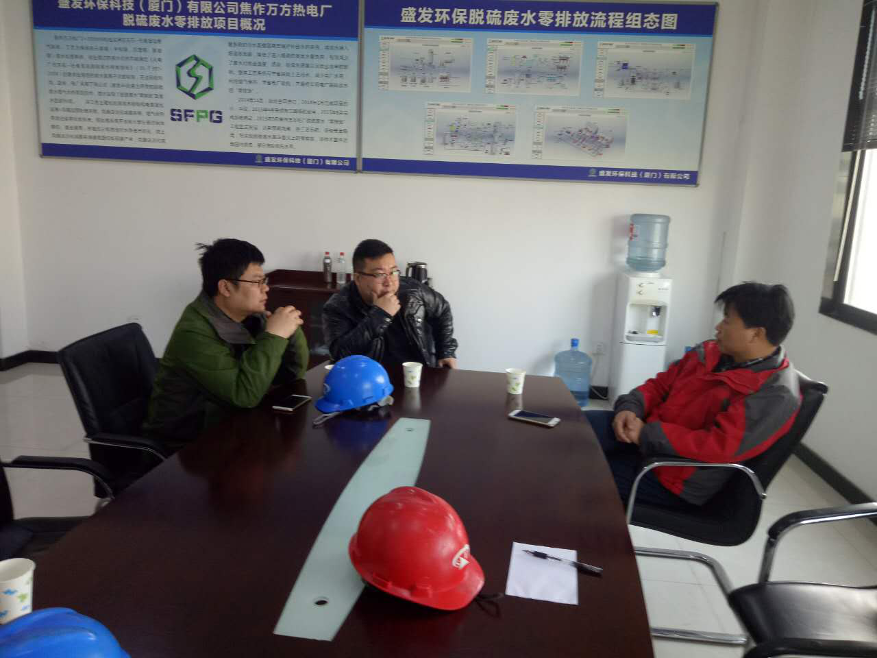 中電投上海成套電器設計院劉主任到焦作萬方項目部做技術(shù)交流與合作。
